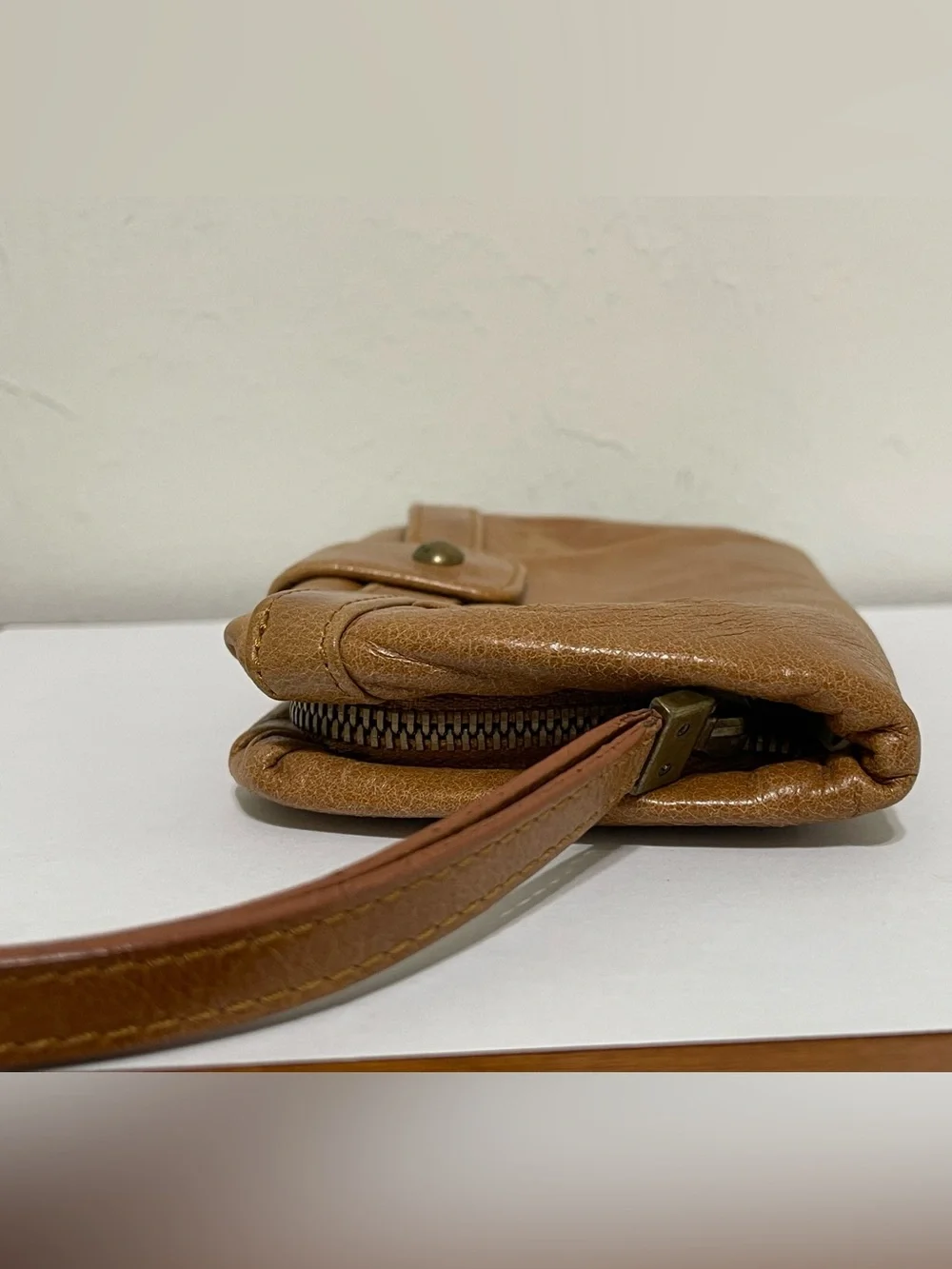 Hobo Tan Leather Wristlet Wallet Zip Around Multi Pockets Zip Pocket Neutral